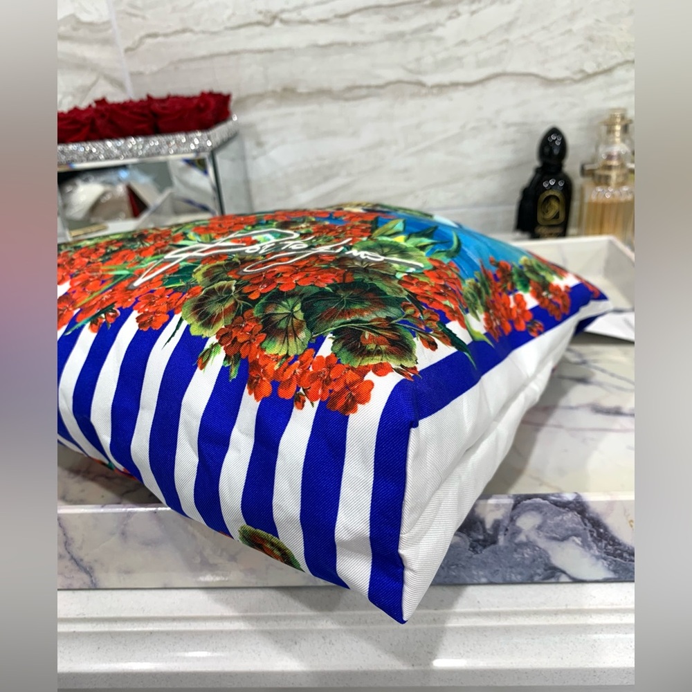 ❌SOLD❌Authentic Dolce & Gabbana Portofino Printed Shoulder Bag. - Picture 11 of 17